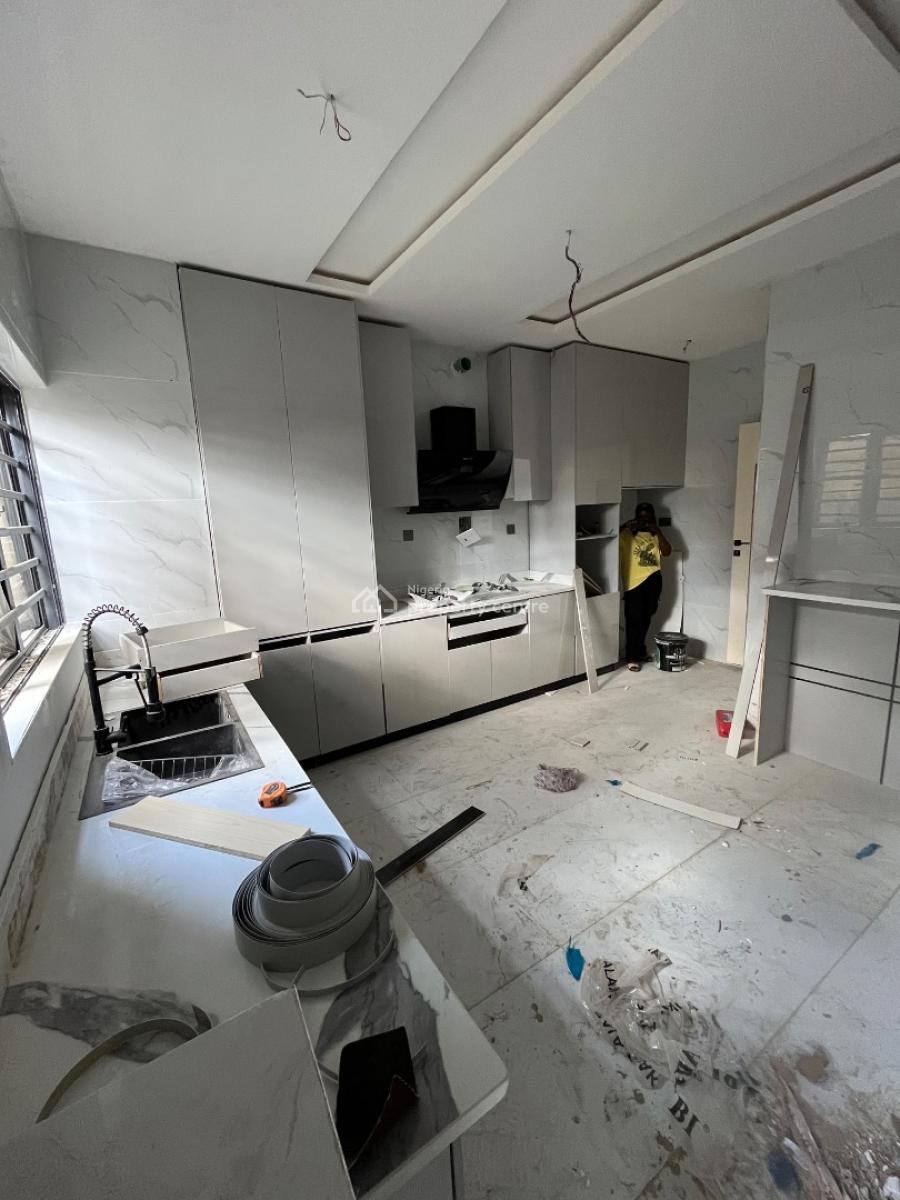 Nicely Built 3 Bedroom Apartment, Maryland, Lagos, Flat / Apartment for Sale