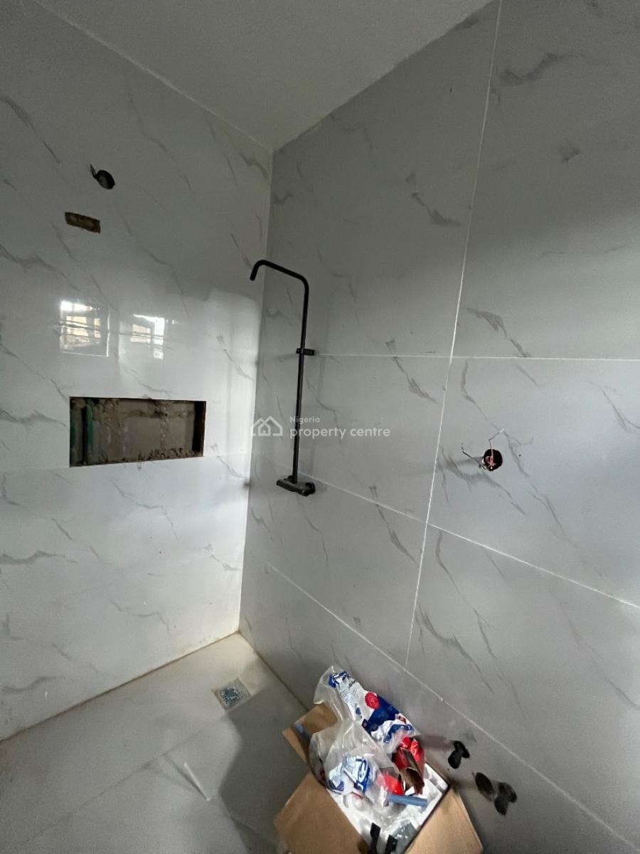 Nicely Built 3 Bedroom Apartment, Maryland, Lagos, Flat / Apartment for Sale