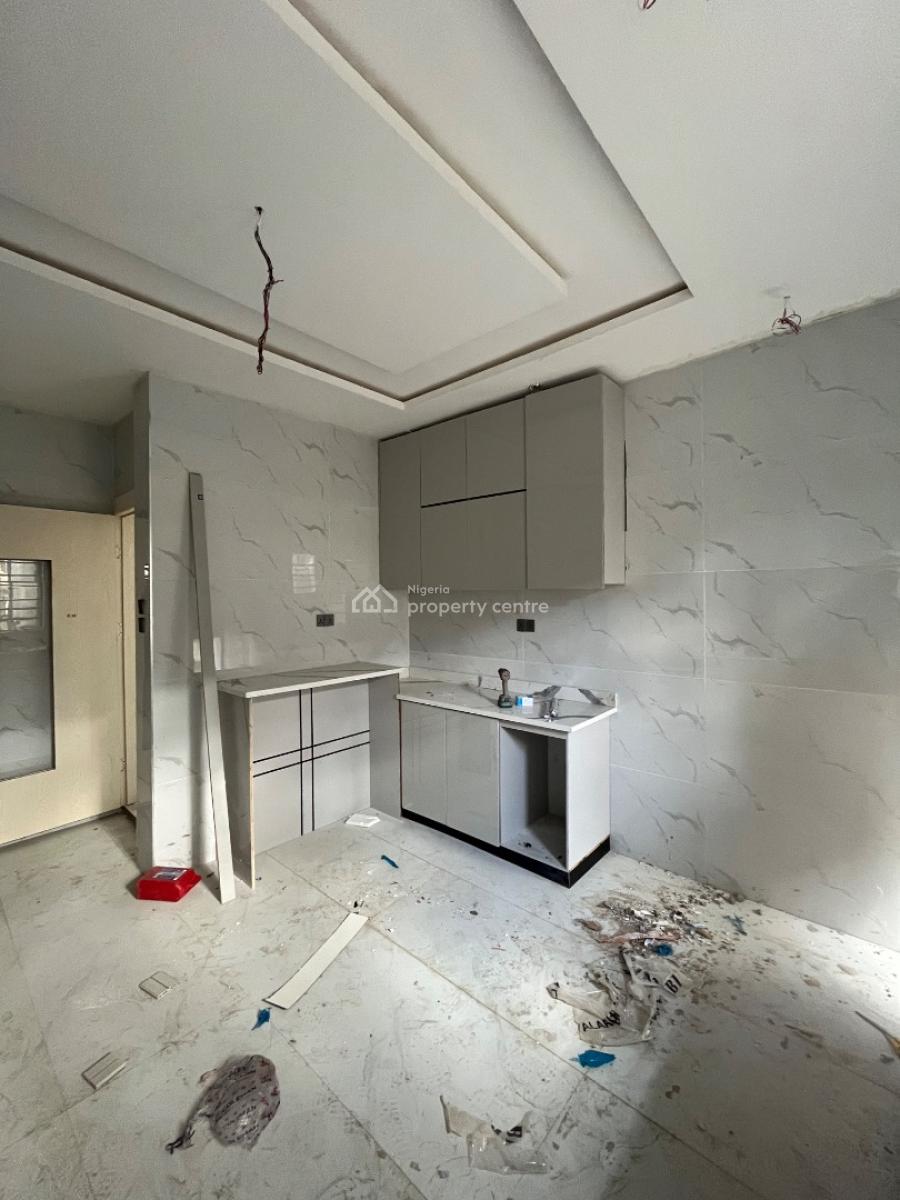 Nicely Built 3 Bedroom Apartment, Maryland, Lagos, Flat / Apartment for Sale