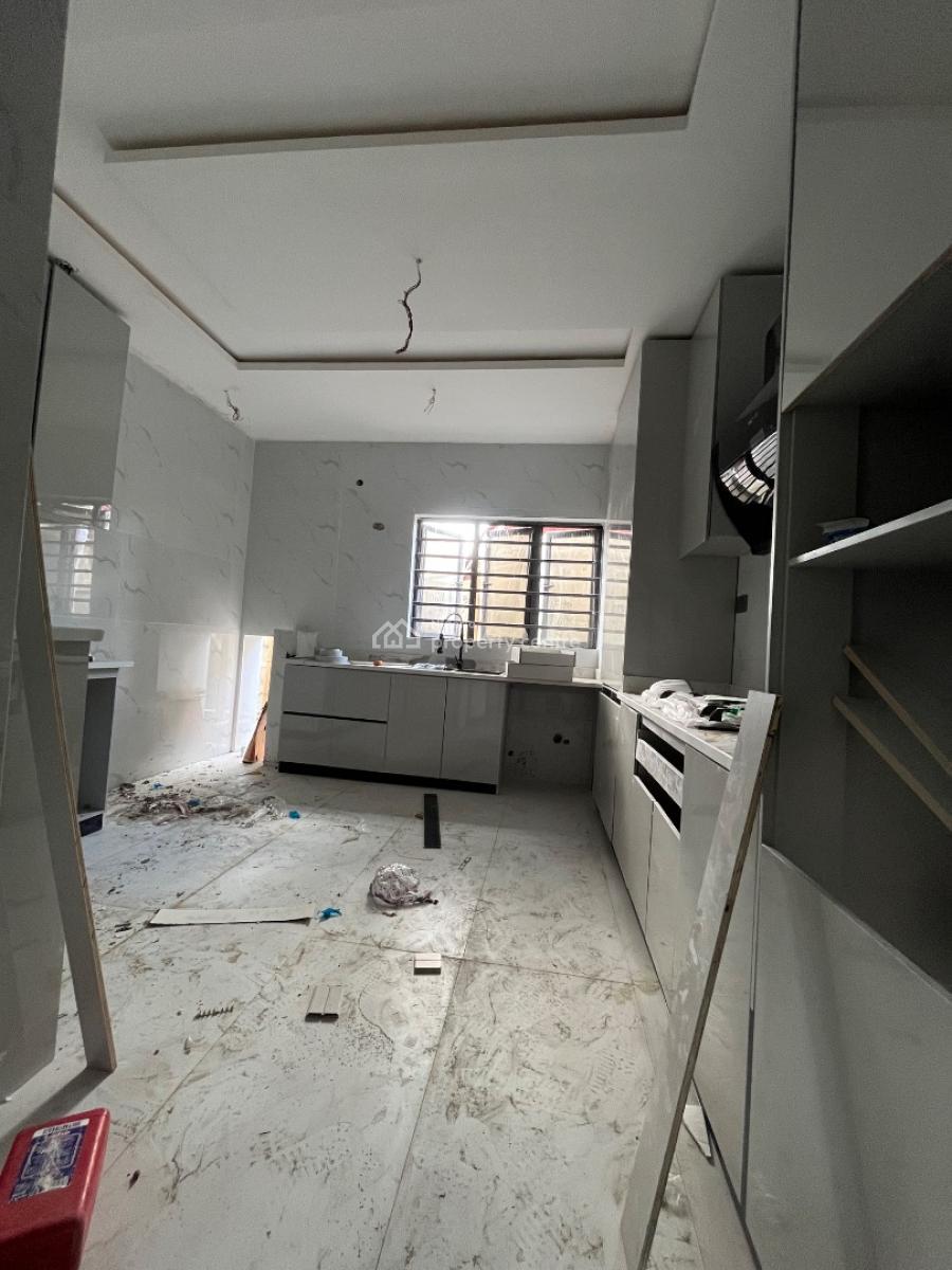 Nicely Built 3 Bedroom Apartment, Maryland, Lagos, Flat / Apartment for Sale