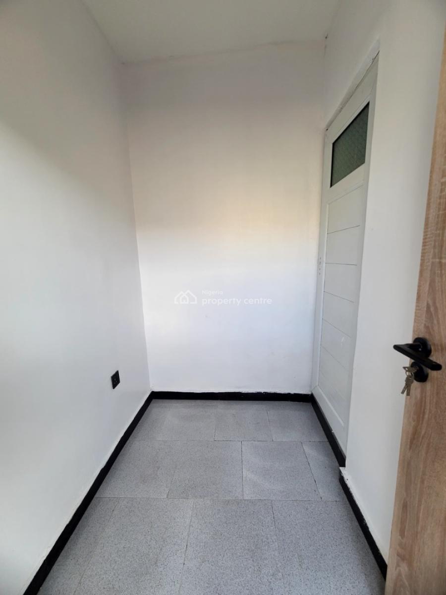 Luxury 3-bedroom with Bq Apartment, Sholanke Street, Akoka, Yaba, Lagos, Flat / Apartment for Rent