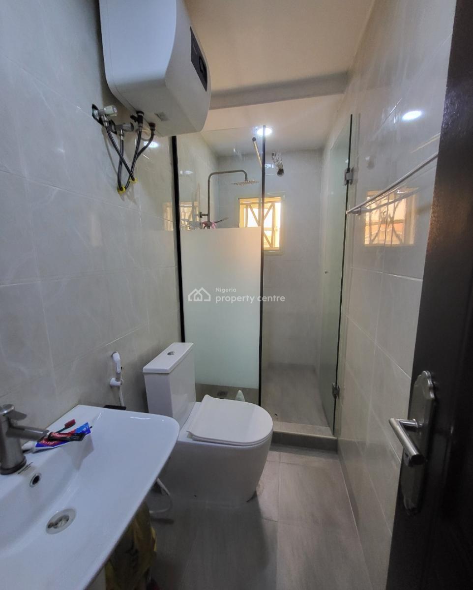 Luxurious Massive 1 Bedroom Flat, By American International School, Durumi, Abuja, Flat / Apartment for Rent