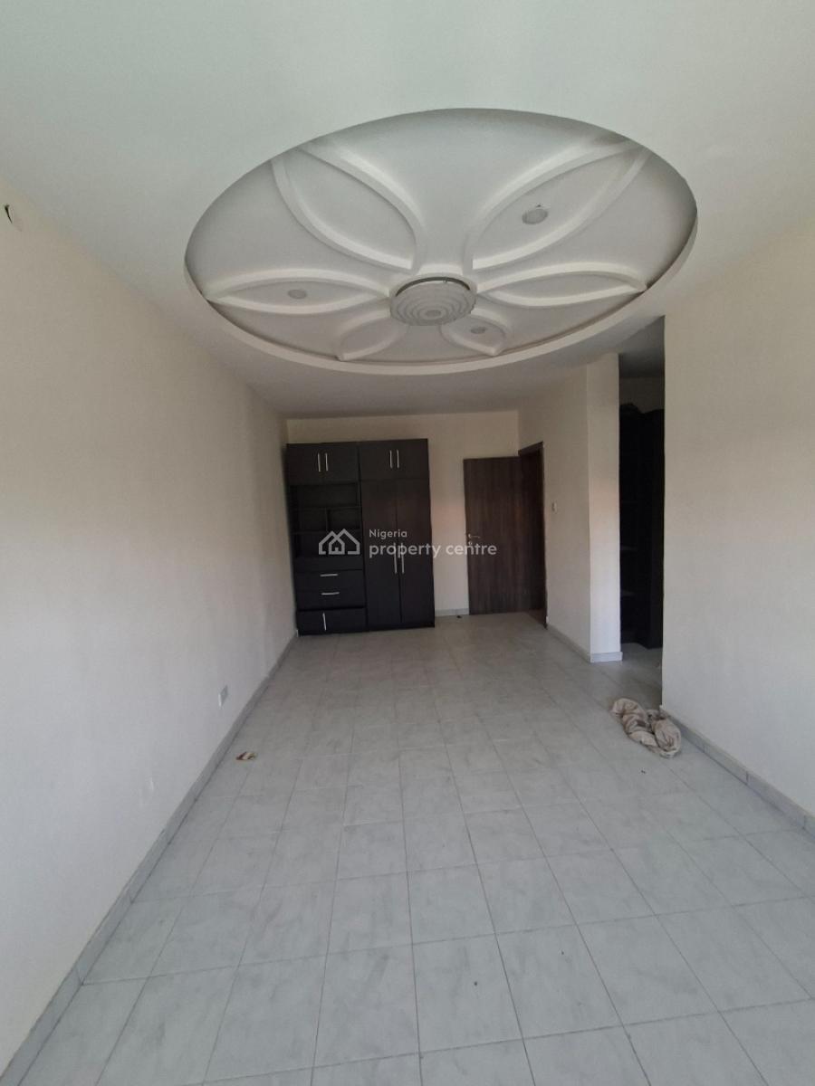 to Be Renovated 4bedroom Terrace Duplex with Bq, By Elf Estate Lekki Right By Lekki Phase 1, Lekki Phase 1, Lekki, Lagos, Terraced Duplex for Sale