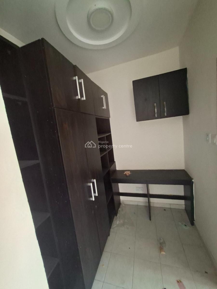 to Be Renovated 4bedroom Terrace Duplex with Bq, By Elf Estate Lekki Right By Lekki Phase 1, Lekki Phase 1, Lekki, Lagos, Terraced Duplex for Sale