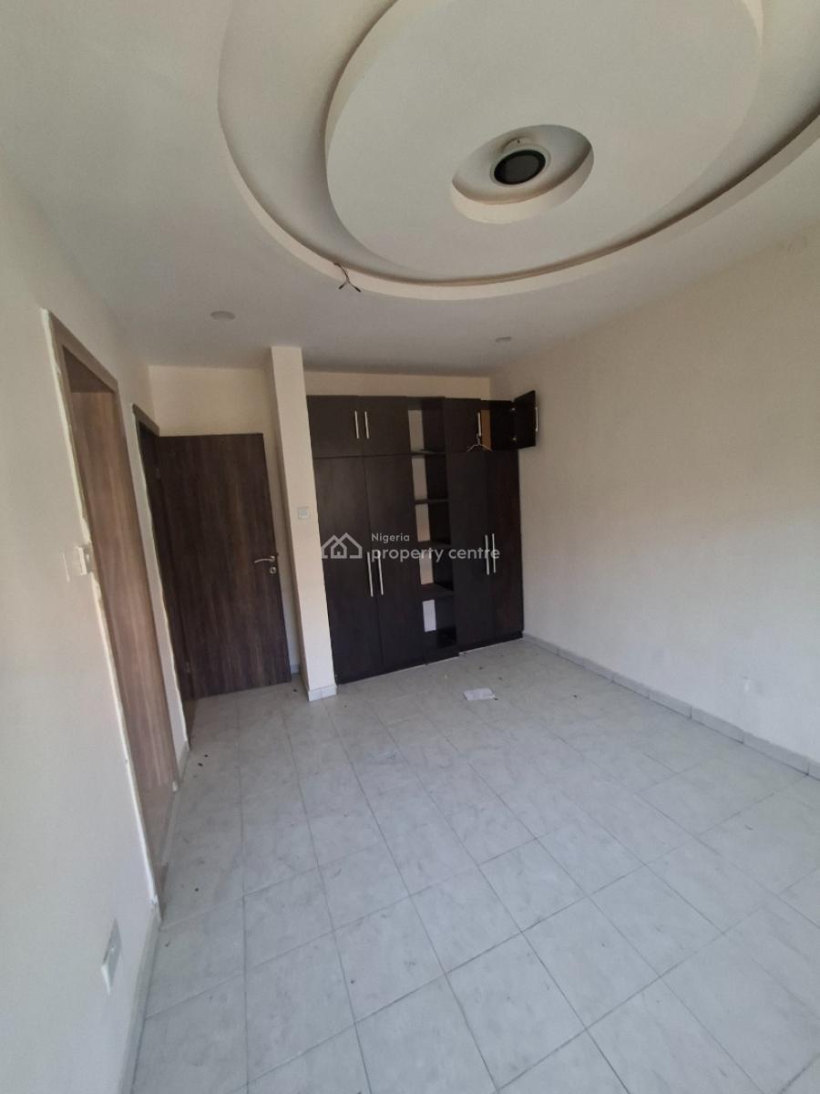 to Be Renovated 4bedroom Terrace Duplex with Bq, By Elf Estate Lekki Right By Lekki Phase 1, Lekki Phase 1, Lekki, Lagos, Terraced Duplex for Sale