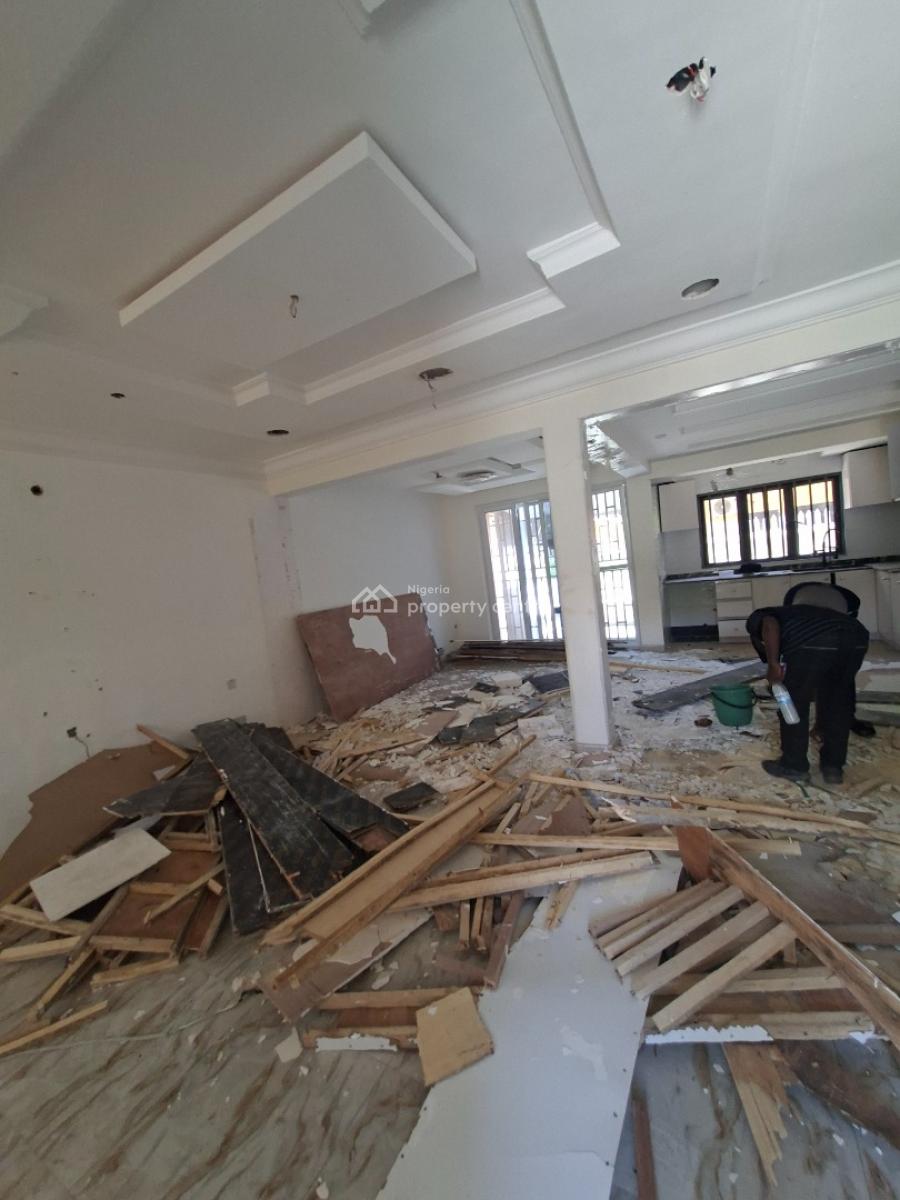 to Be Renovated 4bedroom Terrace Duplex with Bq, By Elf Estate Lekki Right By Lekki Phase 1, Lekki Phase 1, Lekki, Lagos, Terraced Duplex for Sale