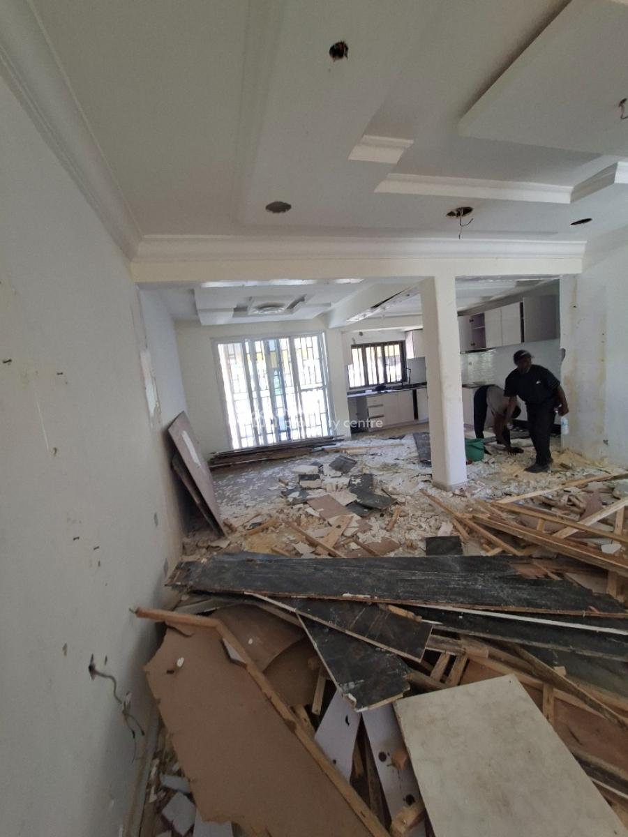 to Be Renovated 4bedroom Terrace Duplex with Bq, By Elf Estate Lekki Right By Lekki Phase 1, Lekki Phase 1, Lekki, Lagos, Terraced Duplex for Sale