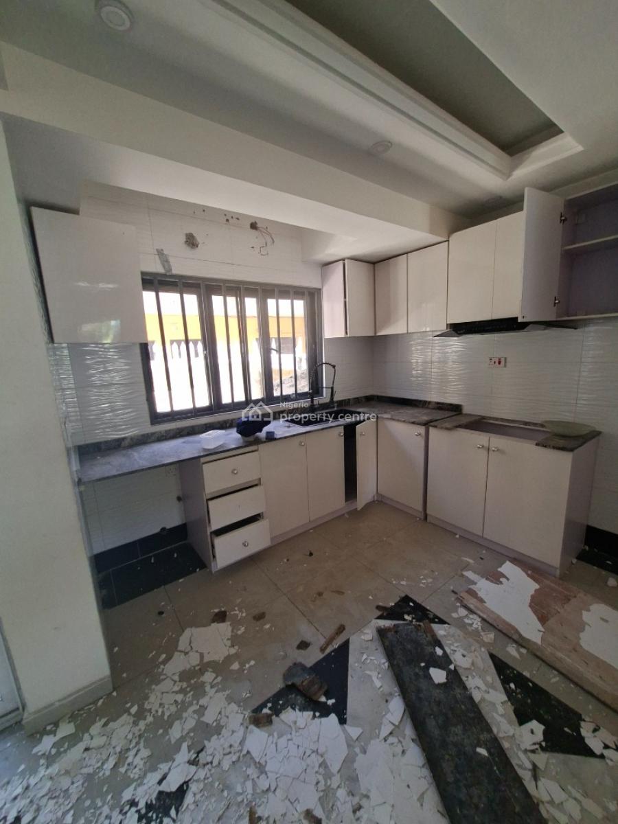 to Be Renovated 4bedroom Terrace Duplex with Bq, By Elf Estate Lekki Right By Lekki Phase 1, Lekki Phase 1, Lekki, Lagos, Terraced Duplex for Sale
