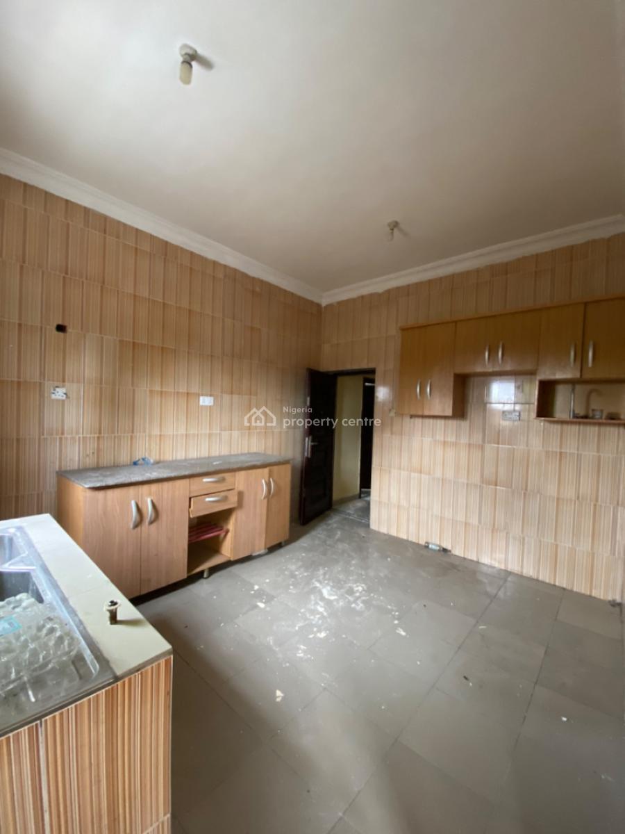 Spacious 2 Bedroom Apartment with 3 Toilets & Federal Light, Farm Road 2 Eliozu Port Harcourt, Port Harcourt, Rivers, Flat / Apartment for Rent