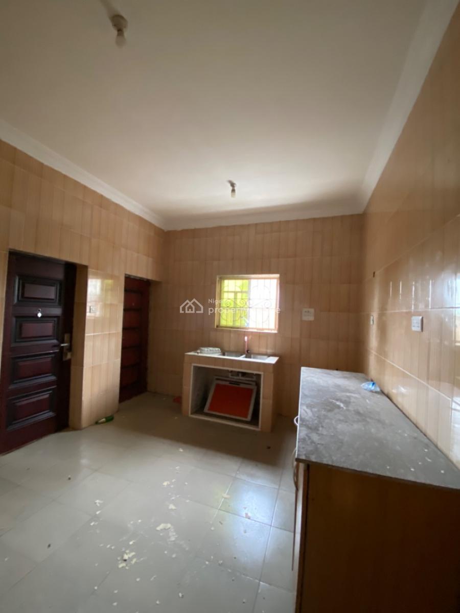Spacious 2 Bedroom Apartment with 3 Toilets & Federal Light, Farm Road 2 Eliozu Port Harcourt, Port Harcourt, Rivers, Flat / Apartment for Rent