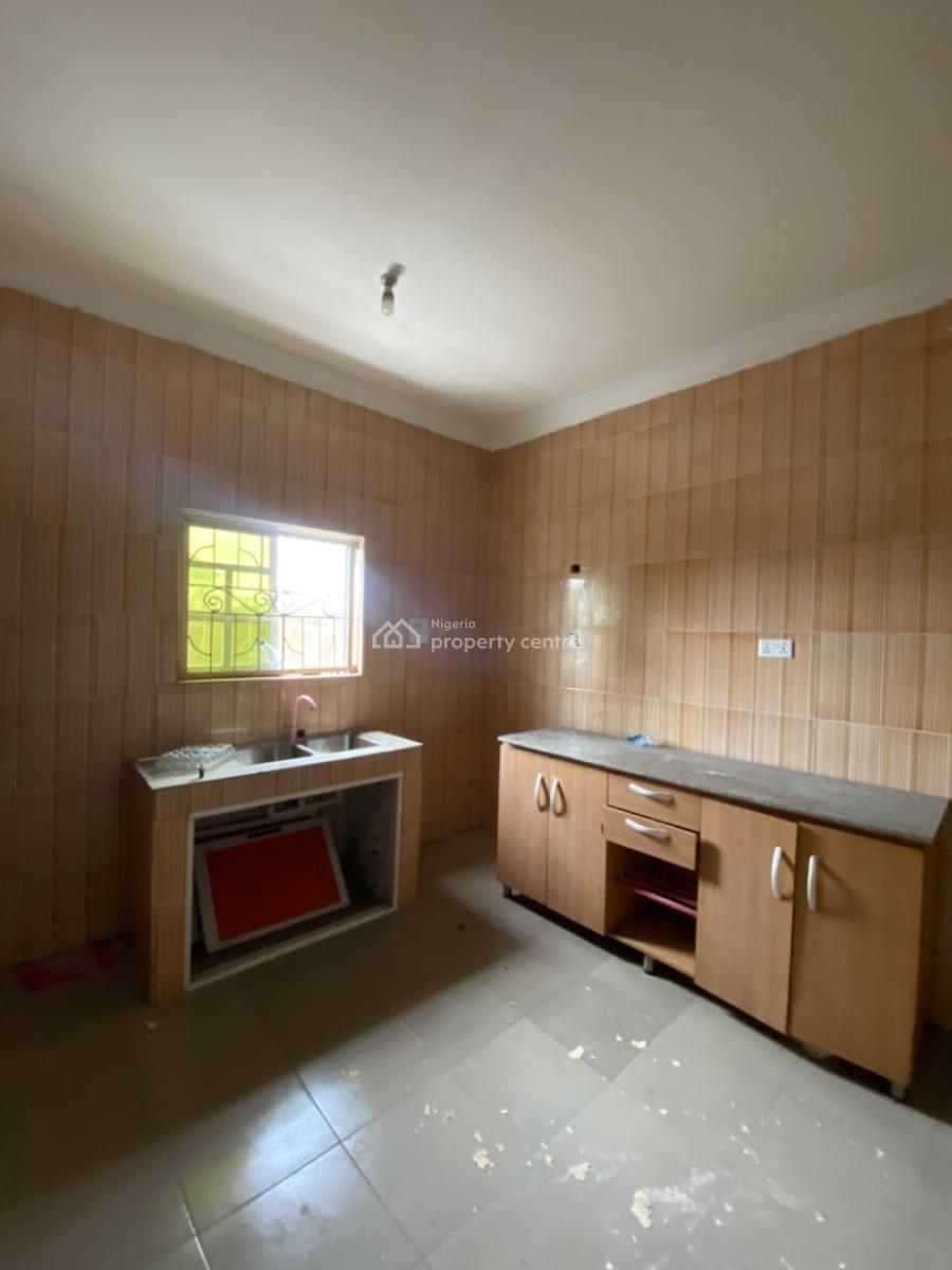 Spacious 2 Bedroom Apartment with 3 Toilets & Federal Light, Farm Road 2 Eliozu Port Harcourt, Port Harcourt, Rivers, Flat / Apartment for Rent