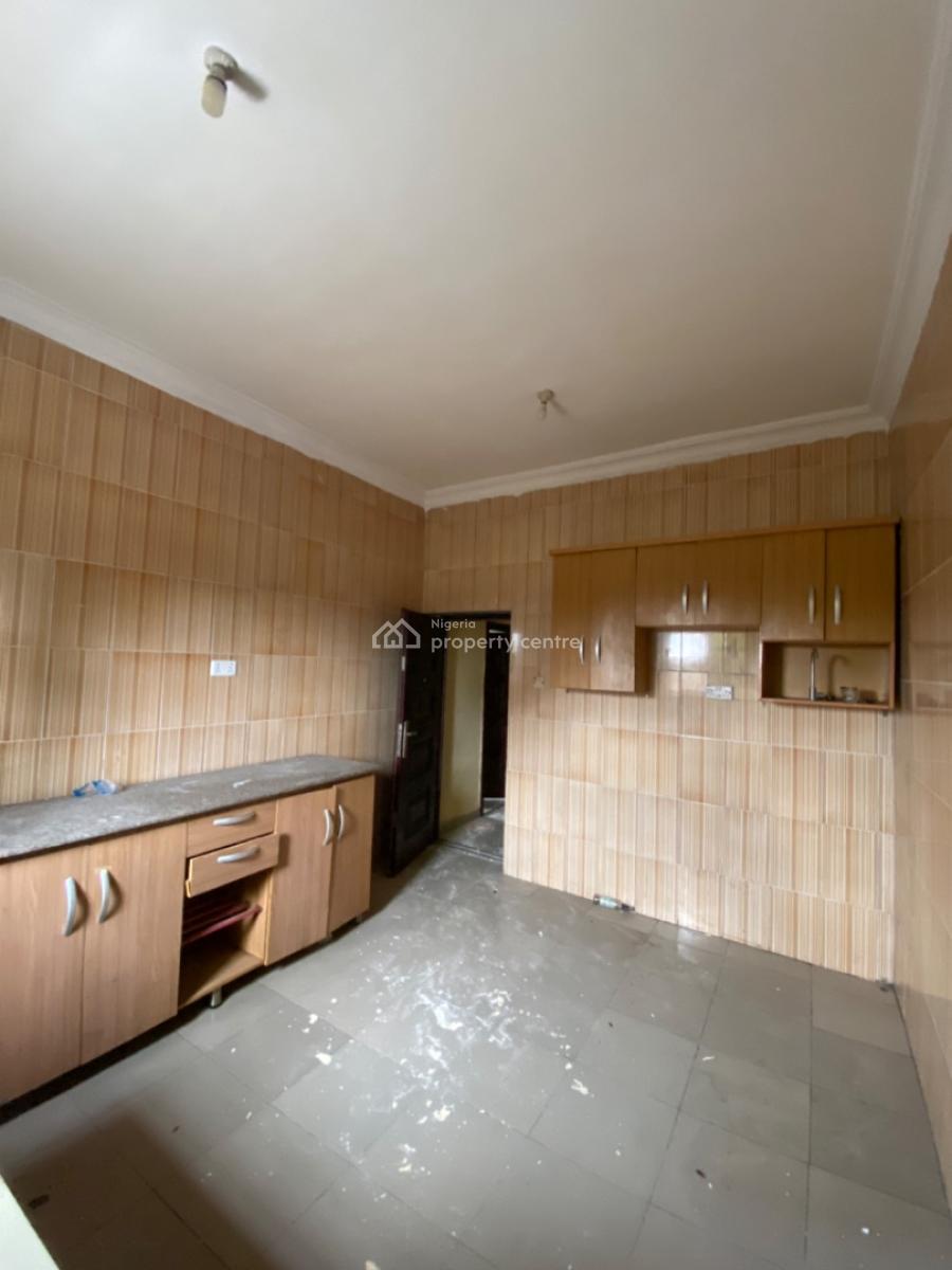 Spacious 2 Bedroom Apartment with 3 Toilets & Federal Light, Farm Road 2 Eliozu Port Harcourt, Port Harcourt, Rivers, Flat / Apartment for Rent