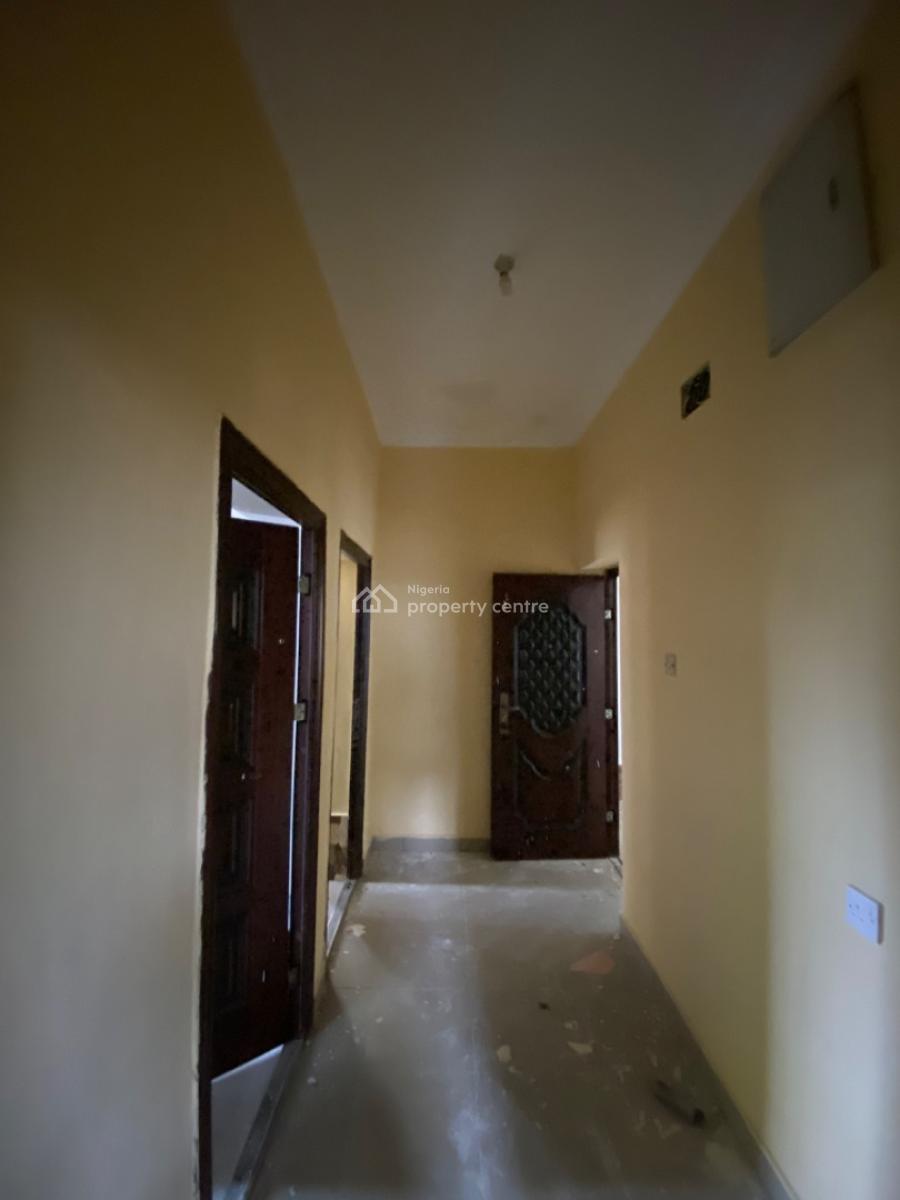Spacious 2 Bedroom Apartment with 3 Toilets & Federal Light, Farm Road 2 Eliozu Port Harcourt, Port Harcourt, Rivers, Flat / Apartment for Rent