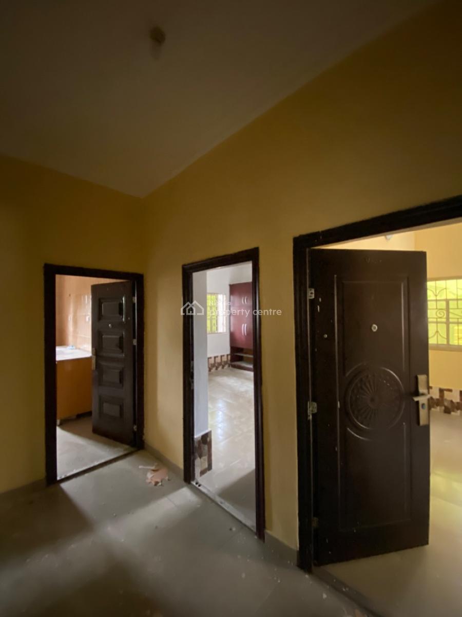 Spacious 2 Bedroom Apartment with 3 Toilets & Federal Light, Farm Road 2 Eliozu Port Harcourt, Port Harcourt, Rivers, Flat / Apartment for Rent