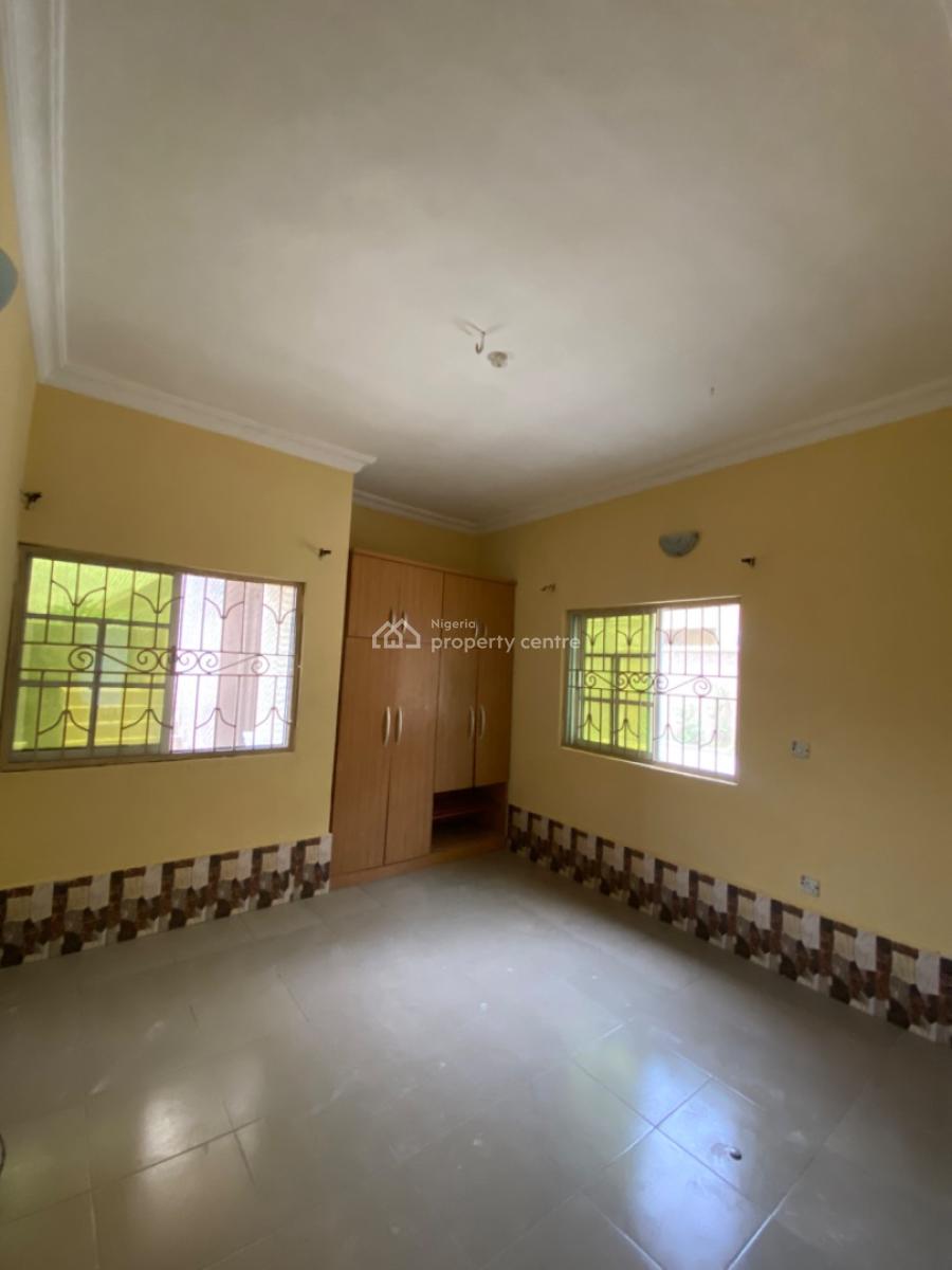 Spacious 2 Bedroom Apartment with 3 Toilets & Federal Light, Farm Road 2 Eliozu Port Harcourt, Port Harcourt, Rivers, Flat / Apartment for Rent