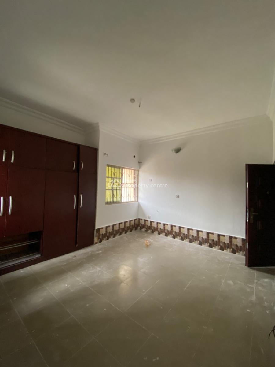 Spacious 2 Bedroom Apartment with 3 Toilets & Federal Light, Farm Road 2 Eliozu Port Harcourt, Port Harcourt, Rivers, Flat / Apartment for Rent