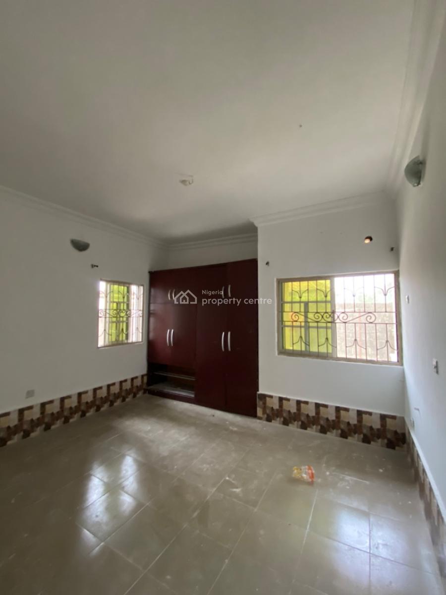 Spacious 2 Bedroom Apartment with 3 Toilets & Federal Light, Farm Road 2 Eliozu Port Harcourt, Port Harcourt, Rivers, Flat / Apartment for Rent