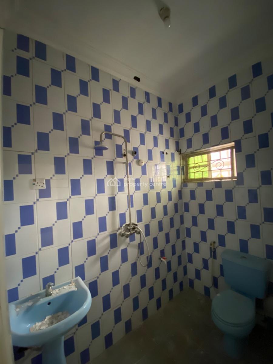 Spacious 2 Bedroom Apartment with 3 Toilets & Federal Light, Farm Road 2 Eliozu Port Harcourt, Port Harcourt, Rivers, Flat / Apartment for Rent