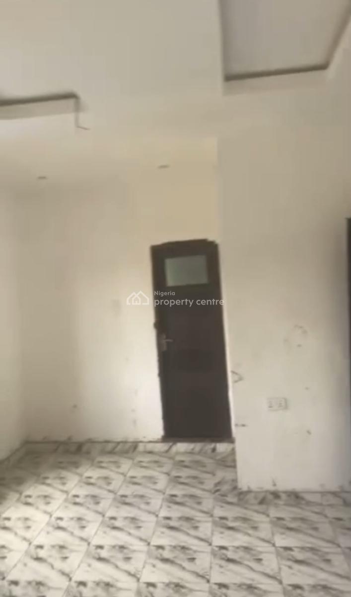 Spacious Standard Decent Two Bedroom Apartment, Alagomeji, Yaba, Lagos, Flat / Apartment for Rent