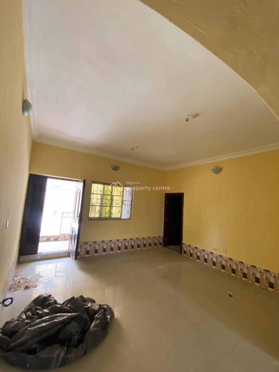 Spacious 3 Bedroom Apartment with 4 Toilets & Federal Light, Farm Road 2, Eliozu, Port Harcourt, Rivers, Flat / Apartment for Rent