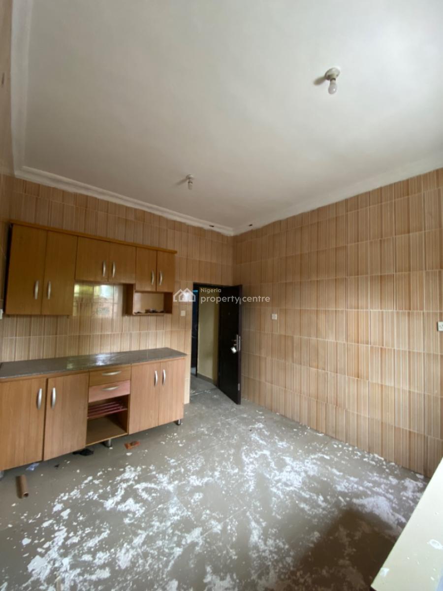 Spacious 3 Bedroom Apartment with 4 Toilets & Federal Light, Farm Road 2, Eliozu, Port Harcourt, Rivers, Flat / Apartment for Rent