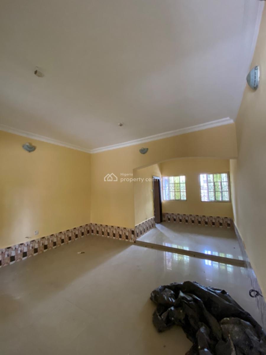 Spacious 3 Bedroom Apartment with 4 Toilets & Federal Light, Farm Road 2, Eliozu, Port Harcourt, Rivers, Flat / Apartment for Rent