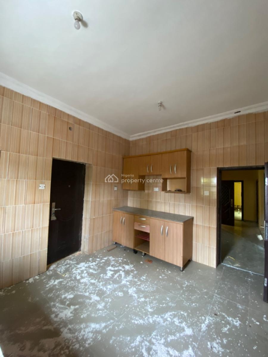 Spacious 3 Bedroom Apartment with 4 Toilets & Federal Light, Farm Road 2, Eliozu, Port Harcourt, Rivers, Flat / Apartment for Rent