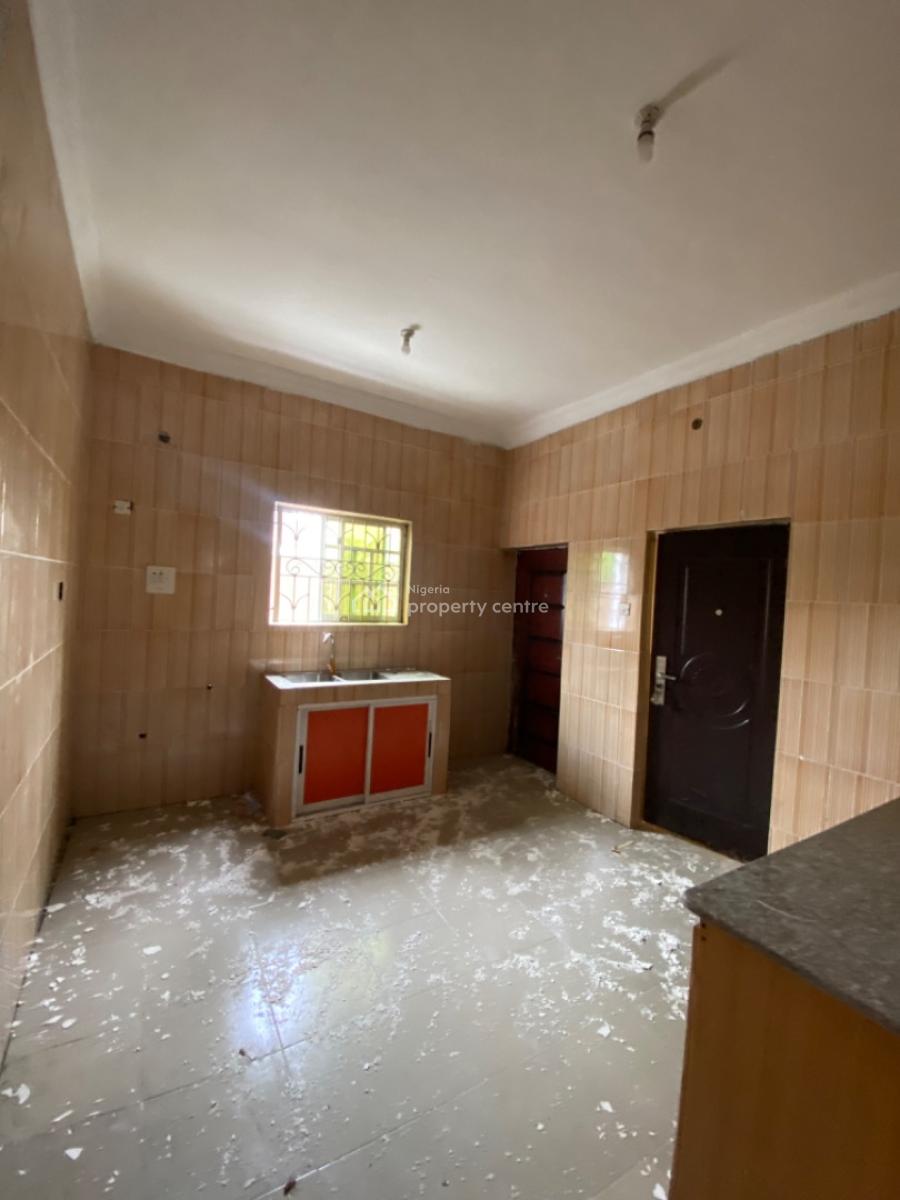 Spacious 3 Bedroom Apartment with 4 Toilets & Federal Light, Farm Road 2, Eliozu, Port Harcourt, Rivers, Flat / Apartment for Rent