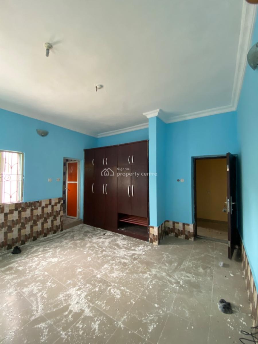 Spacious 3 Bedroom Apartment with 4 Toilets & Federal Light, Farm Road 2, Eliozu, Port Harcourt, Rivers, Flat / Apartment for Rent