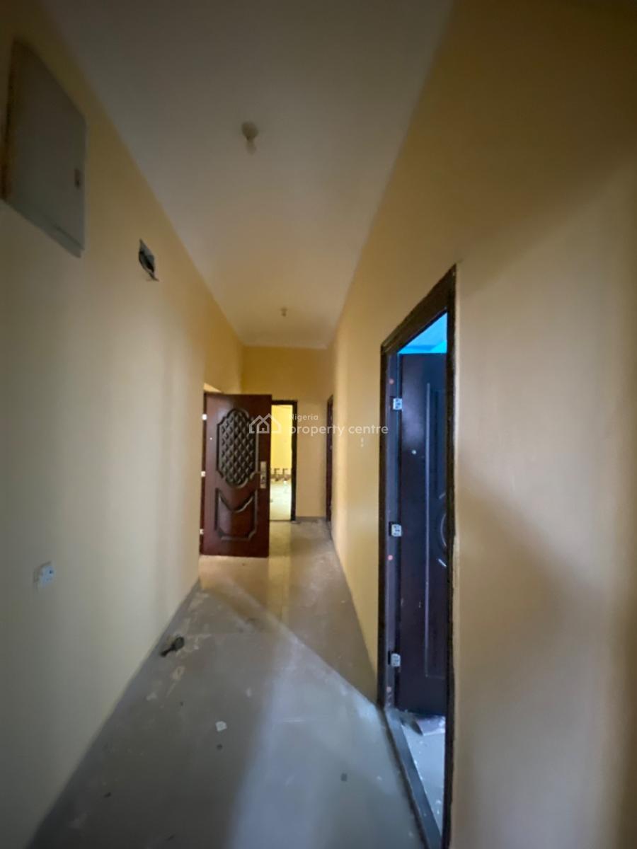 Spacious 3 Bedroom Apartment with 4 Toilets & Federal Light, Farm Road 2, Eliozu, Port Harcourt, Rivers, Flat / Apartment for Rent