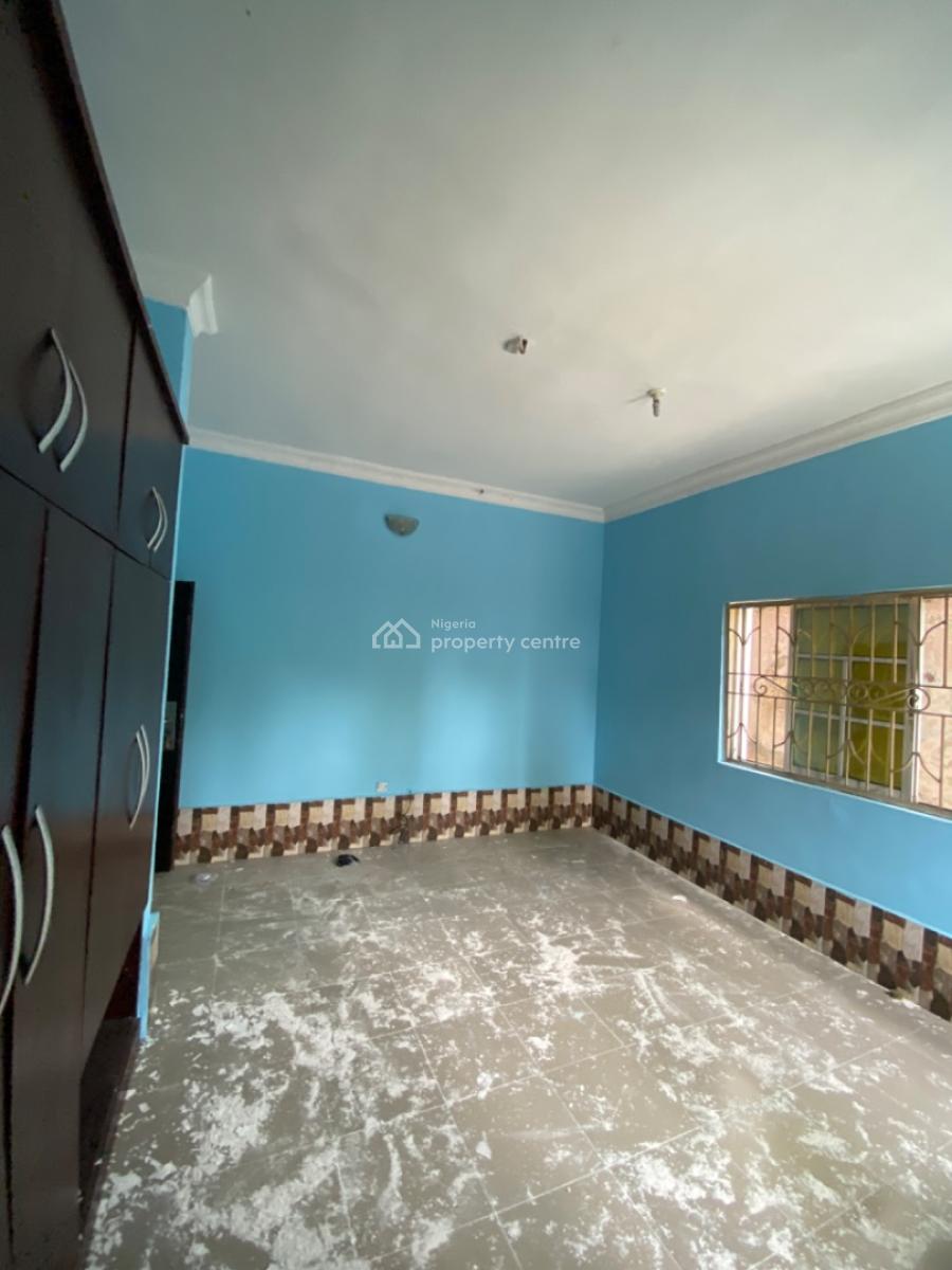 Spacious 3 Bedroom Apartment with 4 Toilets & Federal Light, Farm Road 2, Eliozu, Port Harcourt, Rivers, Flat / Apartment for Rent