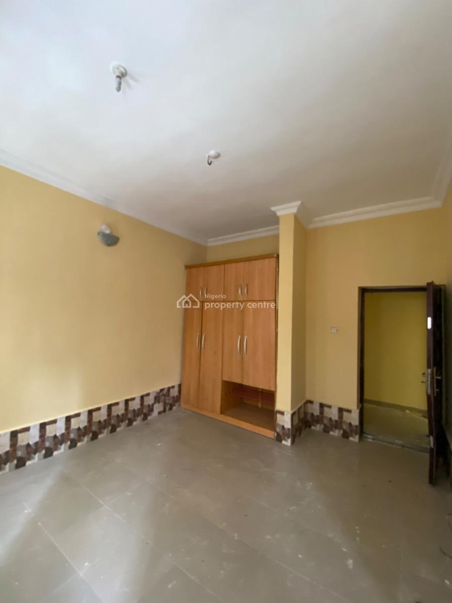 Spacious 3 Bedroom Apartment with 4 Toilets & Federal Light, Farm Road 2, Eliozu, Port Harcourt, Rivers, Flat / Apartment for Rent