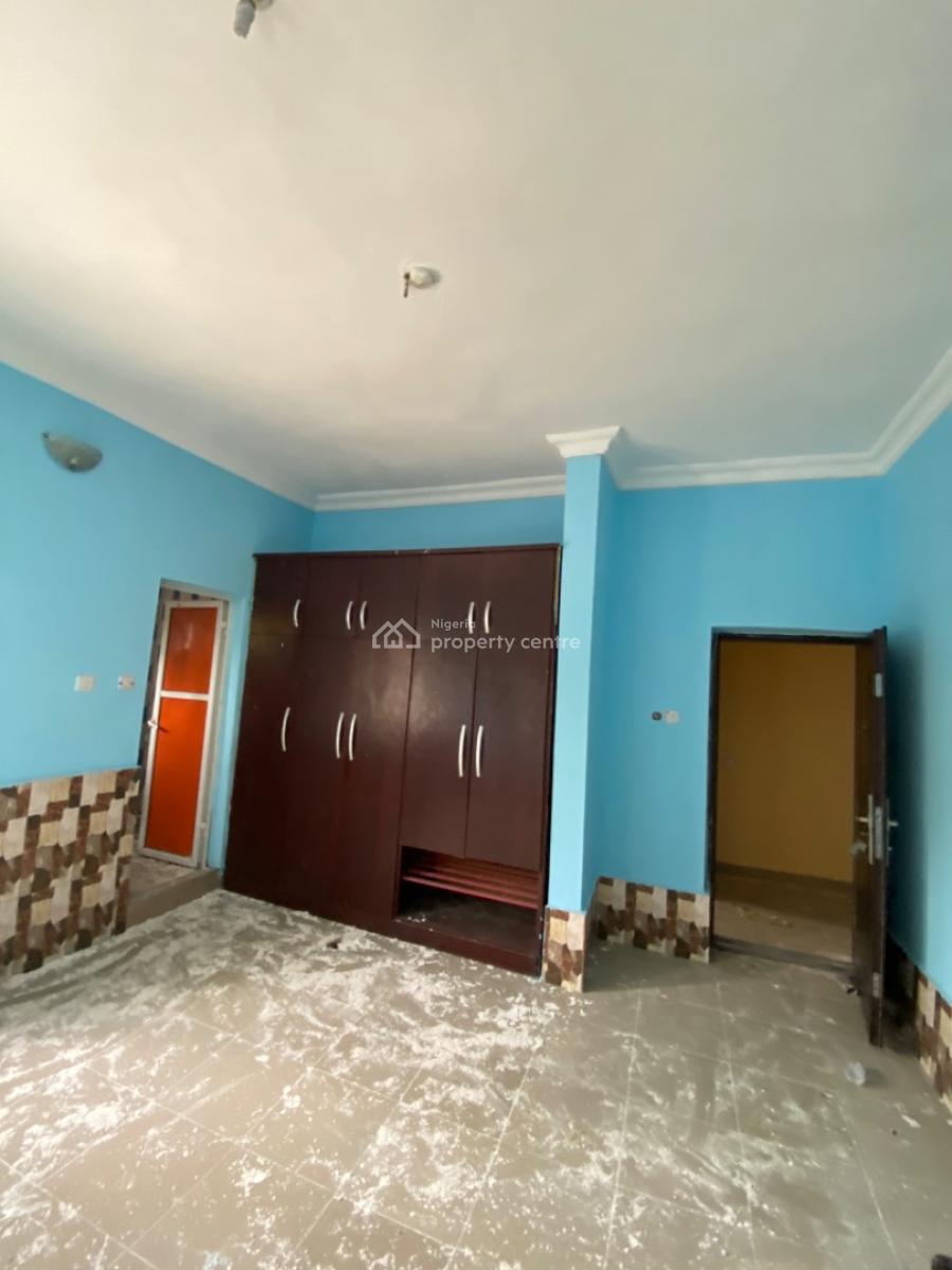 Spacious 3 Bedroom Apartment with 4 Toilets & Federal Light, Farm Road 2, Eliozu, Port Harcourt, Rivers, Flat / Apartment for Rent