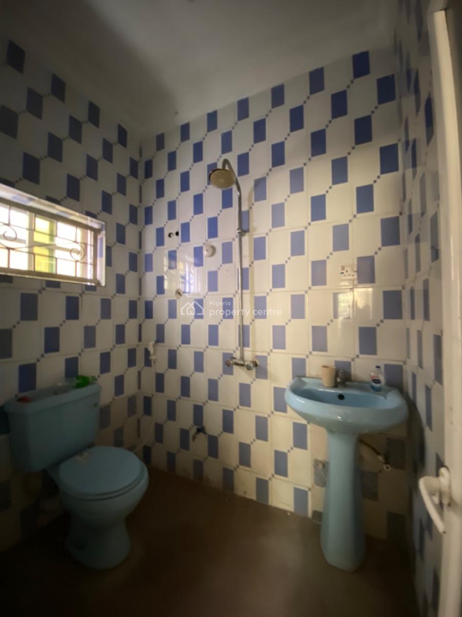 Spacious 3 Bedroom Apartment with 4 Toilets & Federal Light, Farm Road 2, Eliozu, Port Harcourt, Rivers, Flat / Apartment for Rent