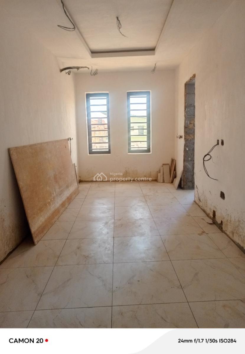 Lovely 3 Bedroom Apartment with Bq in a Serene Environment Perfect for, Alagomeji, Yaba, Lagos, Flat / Apartment for Sale