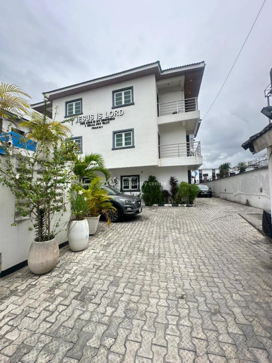 Spacious Luxury 3 Bedroom Apartment with in a Secure Environment, Lekki Phase 1, Lekki, Lagos, House for Sale