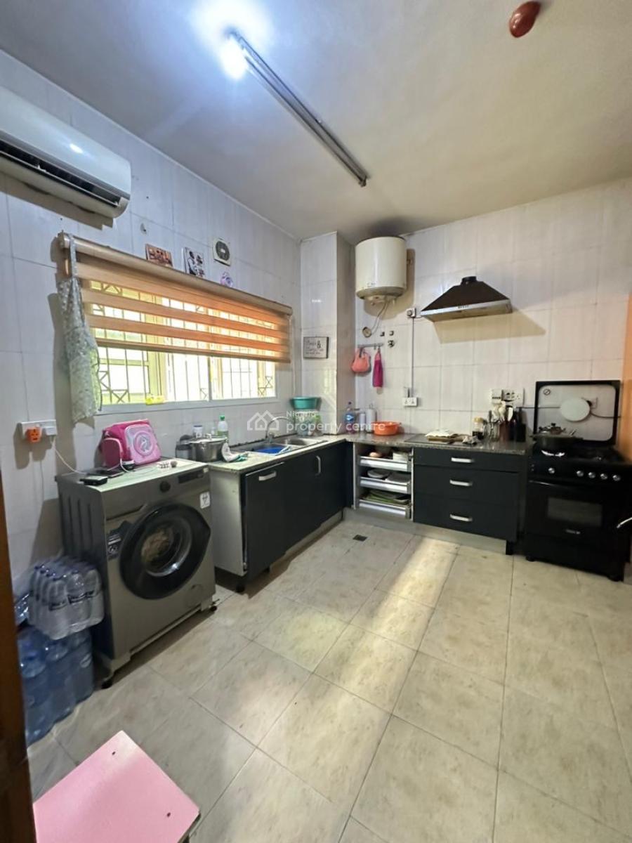 Spacious Luxury 3 Bedroom Apartment with in a Secure Environment, Lekki Phase 1, Lekki, Lagos, House for Sale