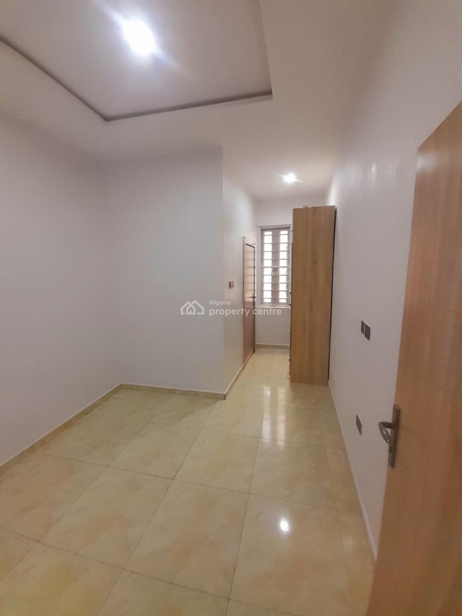 Standard Room Upstairs (shared Apartment), Royal Pine Estate, Orchid Road, Lekki, Lagos, Self Contain (single Rooms) for Rent