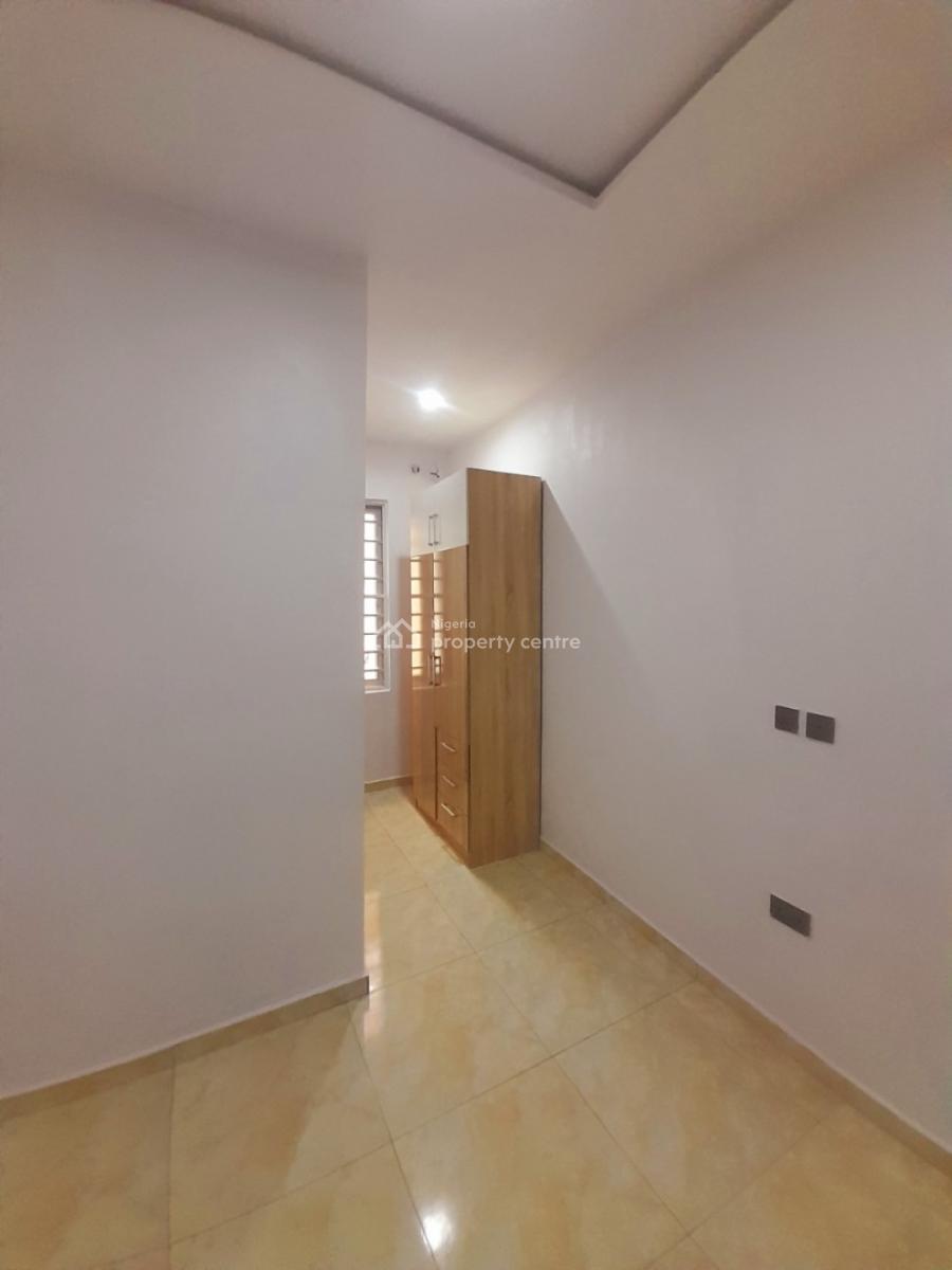 Standard Room Upstairs (shared Apartment), Royal Pine Estate, Orchid Road, Lekki, Lagos, Self Contain (single Rooms) for Rent