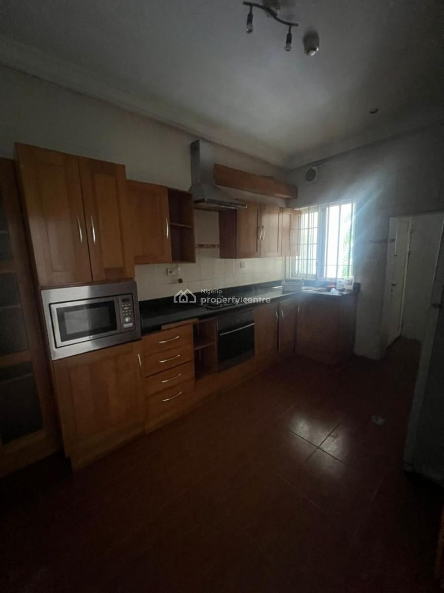 Well-maintained 3-bedroom Apartment + Bq, Banana Island, Ikoyi, Lagos, Flat / Apartment for Rent