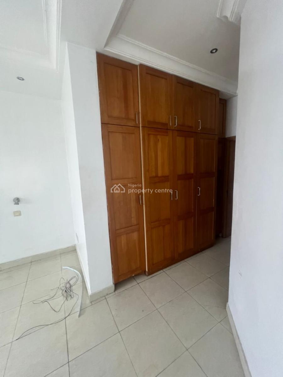 Well-maintained 3-bedroom Apartment + Bq, Banana Island, Ikoyi, Lagos, Flat / Apartment for Rent