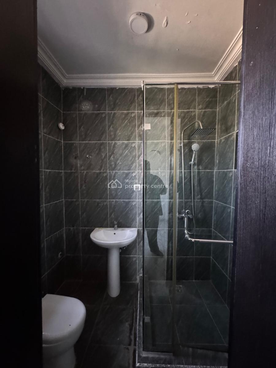 𝐖𝐄𝐋𝐋 𝐌𝐀𝐈𝐍𝐓𝐀𝐈𝐍𝐄𝐃 3 𝐁𝐄𝐃𝐑𝐎𝐎𝐌 𝐀𝐏𝐀𝐑𝐓𝐌𝐄𝐍𝐓, Chevron By New Road, Lekki Phase 2, Lekki, Lagos, Flat / Apartment for Rent