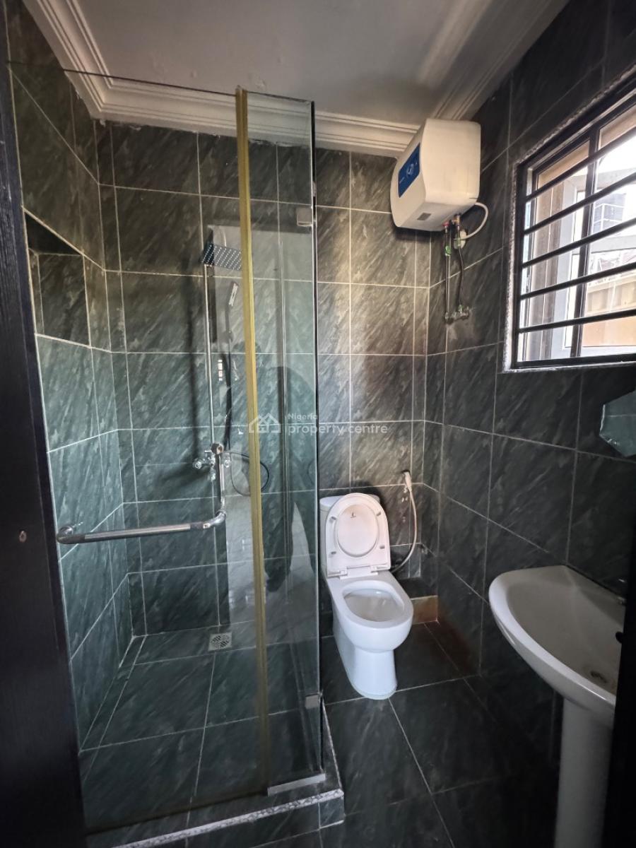 𝐖𝐄𝐋𝐋 𝐌𝐀𝐈𝐍𝐓𝐀𝐈𝐍𝐄𝐃 3 𝐁𝐄𝐃𝐑𝐎𝐎𝐌 𝐀𝐏𝐀𝐑𝐓𝐌𝐄𝐍𝐓, Chevron By New Road, Lekki Phase 2, Lekki, Lagos, Flat / Apartment for Rent