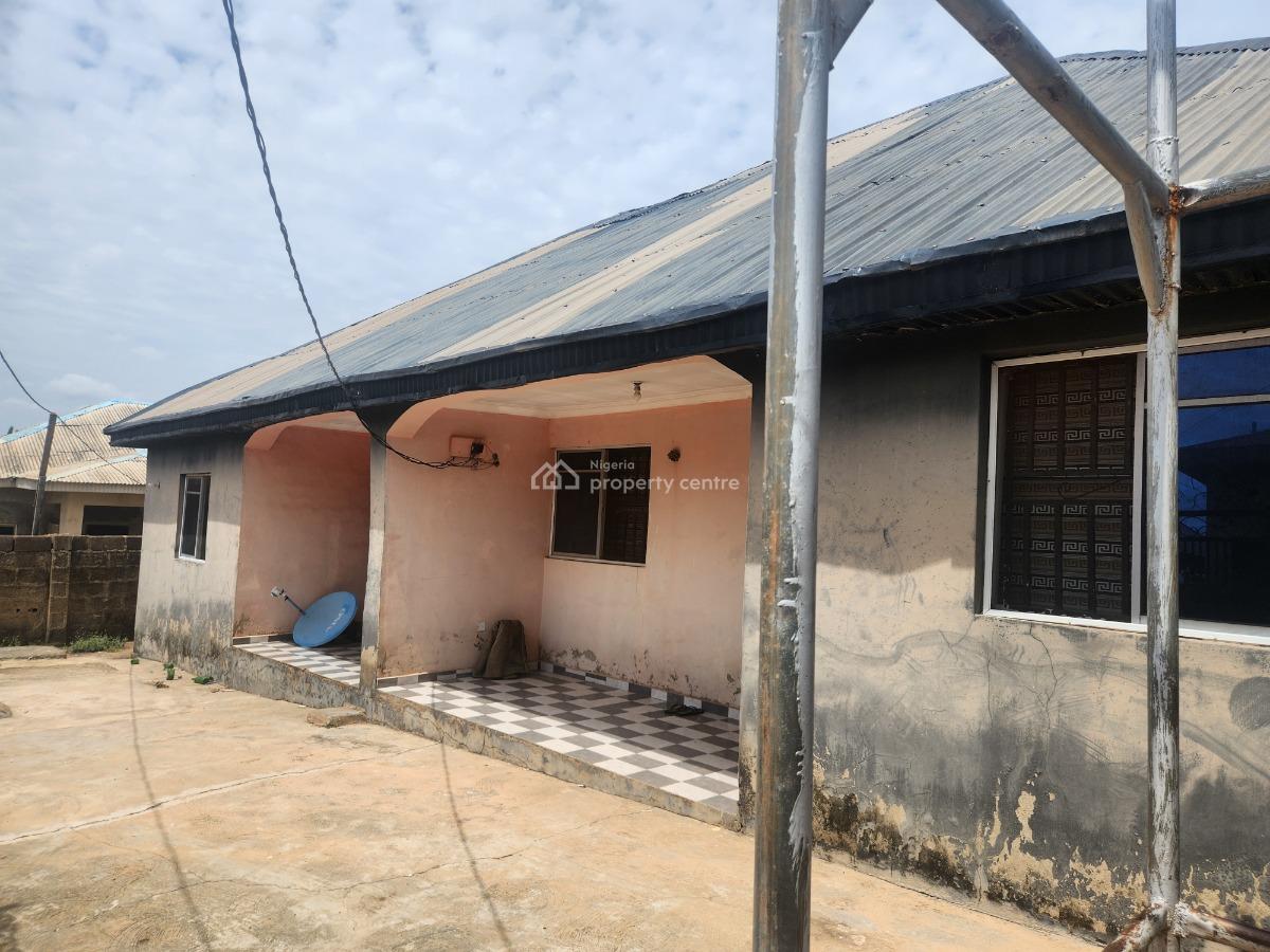 Strategic Twin 2 Bedroom Bungalow Near The Road, Elewuro Off Olorunda Abaa Road, Akobo, Akobo, Ibadan, Oyo, Detached Bungalow for Sale