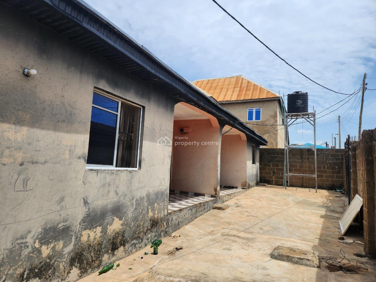 Strategic Twin 2 Bedroom Bungalow Near The Road, Elewuro Off Olorunda Abaa Road, Akobo, Akobo, Ibadan, Oyo, Detached Bungalow for Sale