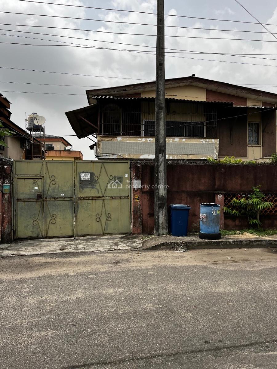 a Block of Flat on a Storey Building, Bode Thomas, Bode Thomas, Surulere, Lagos, Block of Flats for Sale