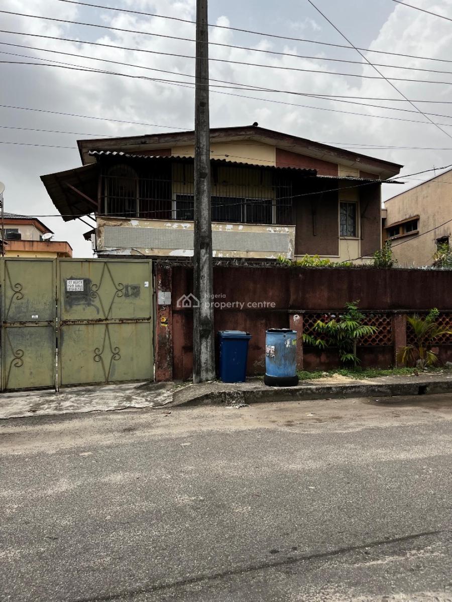 a Block of Flat on a Storey Building, Bode Thomas, Bode Thomas, Surulere, Lagos, Block of Flats for Sale