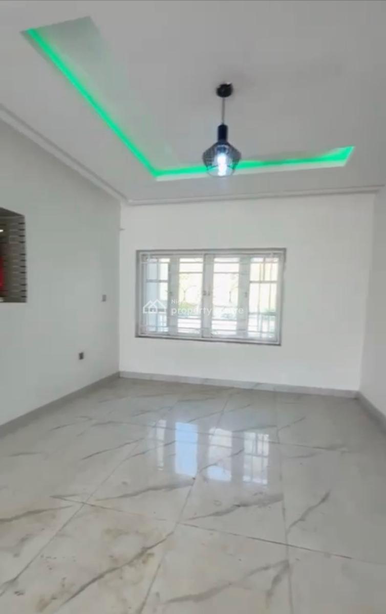 Luxury 3bedroom En-suite Flat, Tarred Road, Guzape Main, in an Estate, Guzape District, Abuja, Block of Flats for Sale