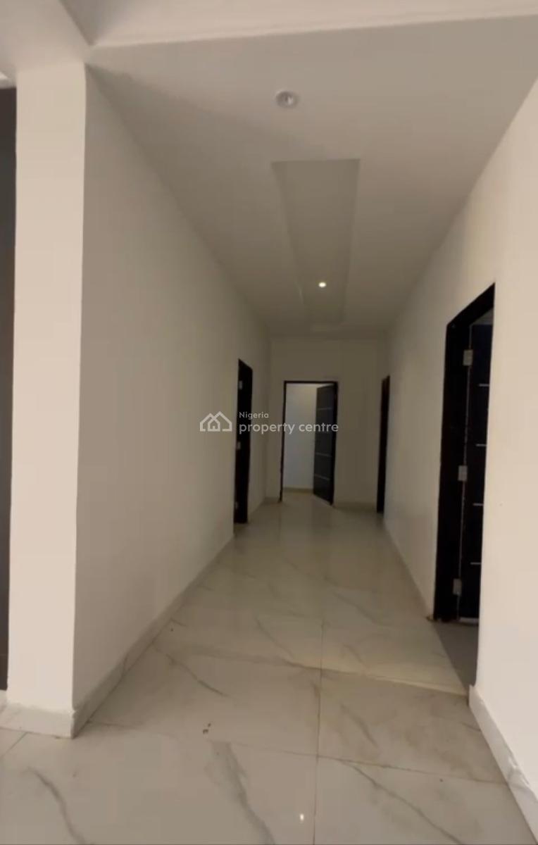 Luxury 3bedroom En-suite Flat, Tarred Road, Guzape Main, in an Estate, Guzape District, Abuja, Block of Flats for Sale