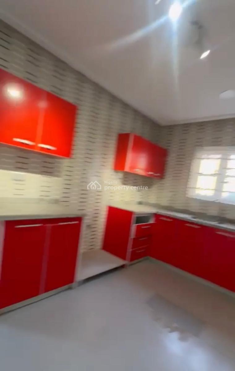 Luxury 3bedroom En-suite Flat, Tarred Road, Guzape Main, in an Estate, Guzape District, Abuja, Block of Flats for Sale